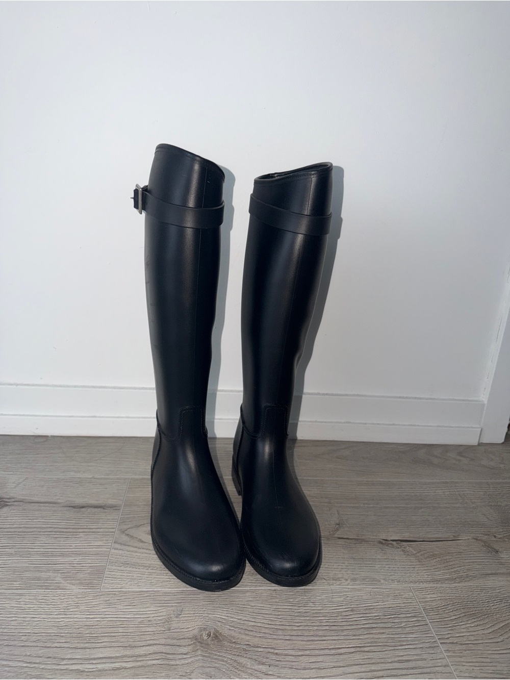 Burberry Classic Black Knee-High Women's Riding Boots - size 39